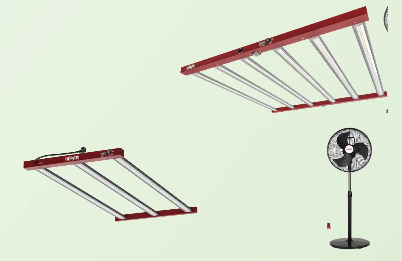 Twee Ralight LED-kweeklampen en een staande Ralight ventilator op een lichtgroene achtergrond.