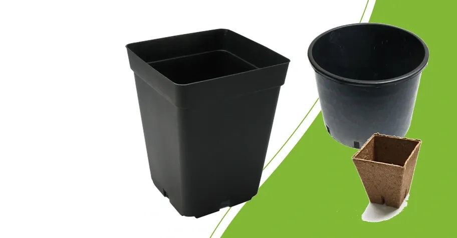 Vierkante kunststof kweekpot, ronde kweekpot en Jiffy-turfpot op groen
