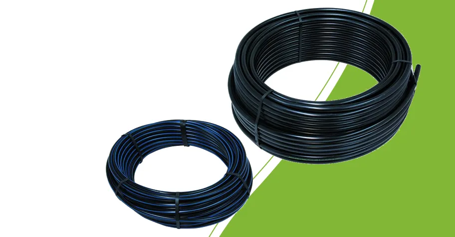 Zwarte 25 mm tyleen leiding op rol en 16 mm HDPE leiding met blauwe markering